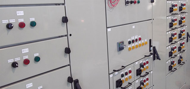 Gros plan du tableau électrique basse tension de Logstrup
