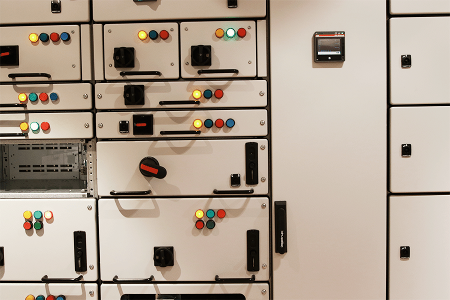 MCC steht für Motor Control Center.  WDU