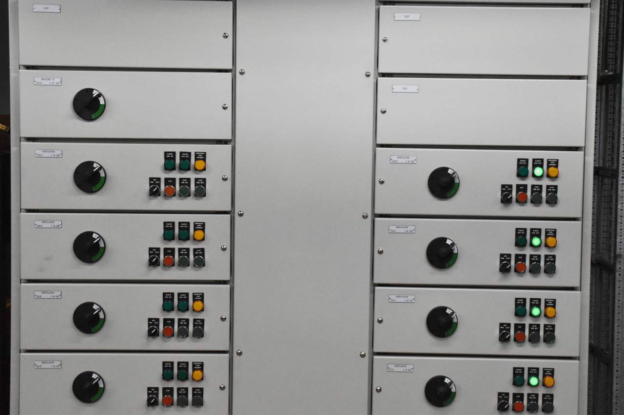 Tableaux de distribution électrique Logstrup avec un cadre de base de haute qualité doté d'un anneau de levage